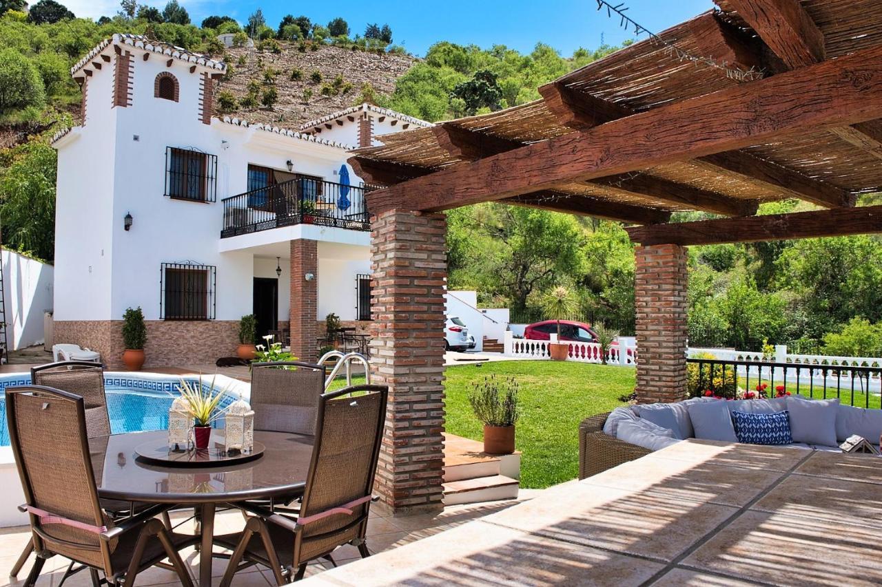 Casa Las Torres B&B Iznate Bagian luar foto